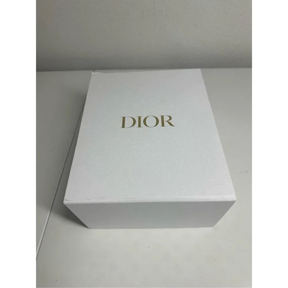 DIOR Empty Pebble texture Gift Box 10,5”X8,5”X5” White See Description